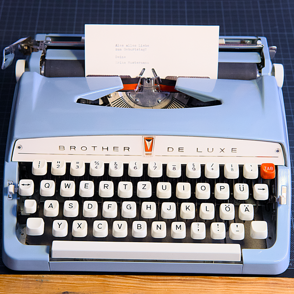 Mit der Schreibmaschine beschriftete Grußkarte – personalisiert